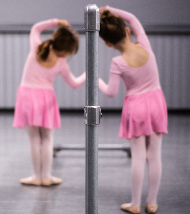kid-ballet-on-barre-tanyas-dance
